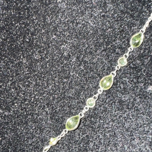 14kt white gold with peridot stones 17 inch with matching earrings - Picture 3 of 6